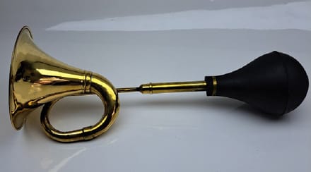 Denza - Toeter taxi hoorn - claxon messing totale lengte 43 cm - 2200