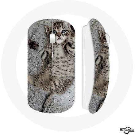Schattige Bengaalse kitten draadloze muis