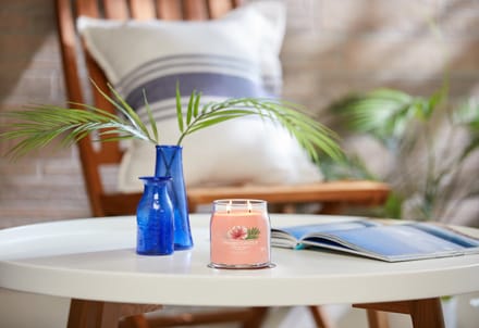 Yankee Candle - Tropical Breeze Medium Geurkaars - 50 branduren - 2 lonten