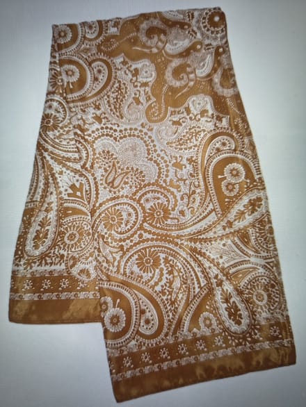 Vierkante dames sjaal Noor-paisleymotief-caramel bruin wit-90x90