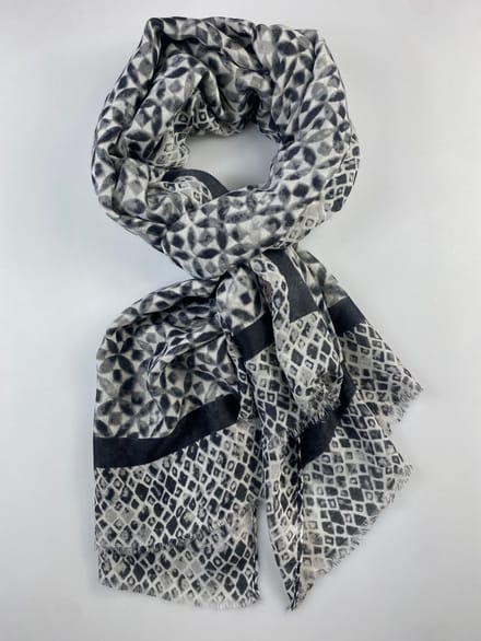 Dames sjaal met motief 50% katoen 50% viscose