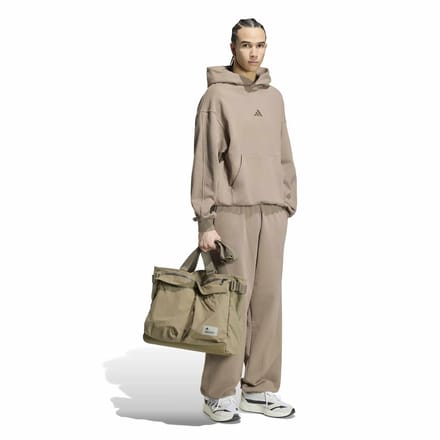 Adidas kit small logo hoodie in de kleur bruin.