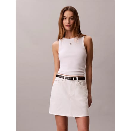 minirokje in witte jeans