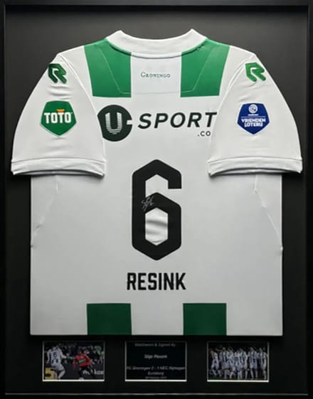 Stije Resink Matchworn FC Groningen ingelijst 24/25 thuis shirt