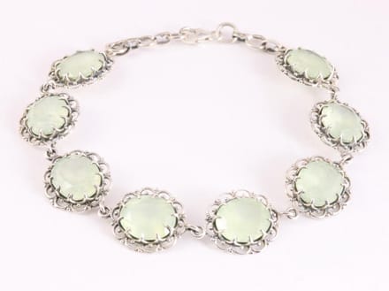 Bewerkte zilveren schakelarmband met prehniet