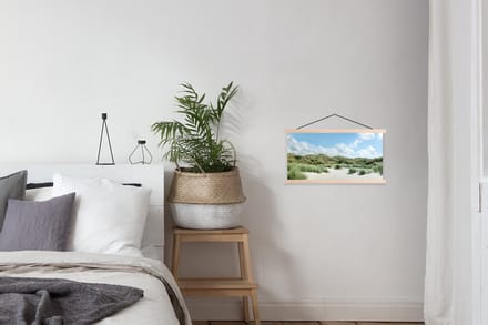 Posterhanger incl. Poster 60x30 cm - Schoolplaat - Strand - Duin - Gras - Textielposter - Blanke latten