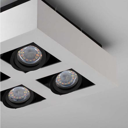 Pollux bianco II II by LUSENZ - Vierkante 4-lichts plafondlamp met richtbare spots, mat witte coating en zwart interieur