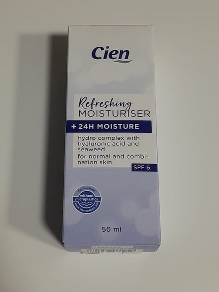 Cien hydraterende gezichtscrème voor een normale en gecombineerde huid 50 ml.
