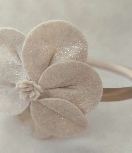 Diadeem glitterbloem 7 cm groot