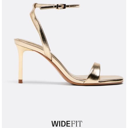 Stradivarius WIDE FIT. Sandalen met smalle hak  GOUD 41