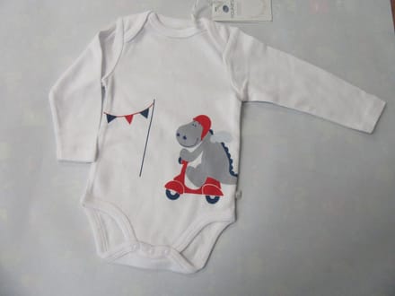 Noukie's - romper - body met lange mouw - Wit - Dino op scooter - 12maand 80