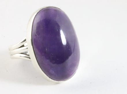 Grote ovale zilveren ring met amethist - maat 20