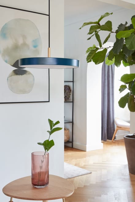 UMAGE LED hanglamp Asteria Mini, petrol/messing, Ø 31 cm
