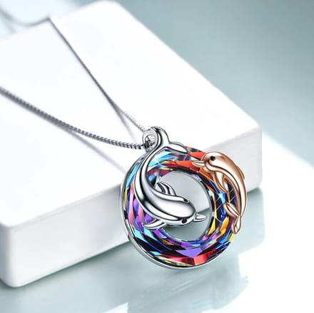 Ketting met ronde hanger dolfijnen