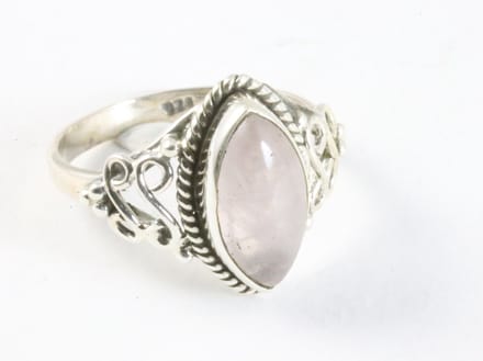 Fijne bewerkte zilveren ring met rozenkwarts - maat 18