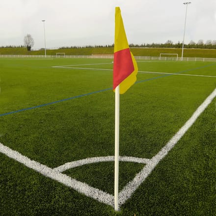 Set van 4 stijve hoekpalen met 4 vlaggen Sporti
