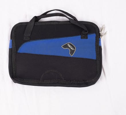 Recycle ipad tas | Procean | Zwart met Blauwe details