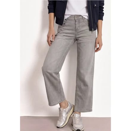 7/8 Mid Waist straight leg jeans in casual fit