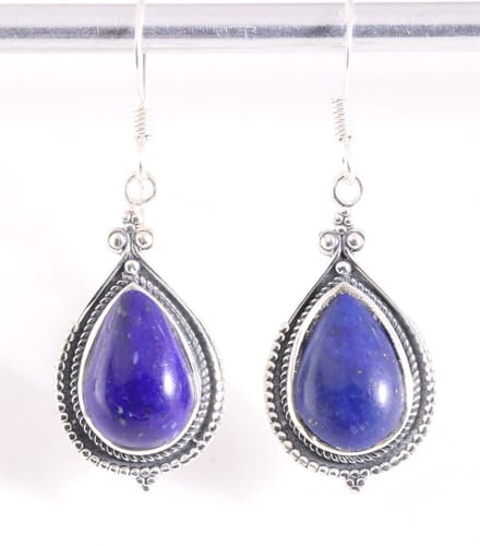 Bewerkte zilveren oorbellen met lapis lazuli