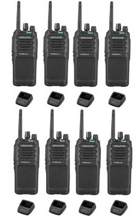 Set van 8 Kenwood TK-3701D IP55 Portofoon met tafellader