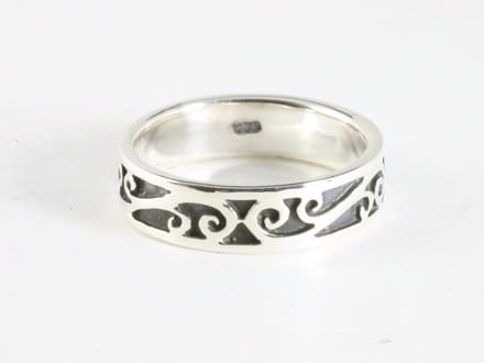 Zilveren ring met fantasie gravering - maat 16