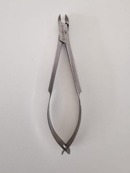 Belux Surgical Instruments / Nagel riem schaar 12cm