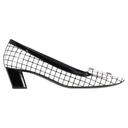 Roger Vivier Belle Vivier Graphic Grid Pumps in Wit Leer