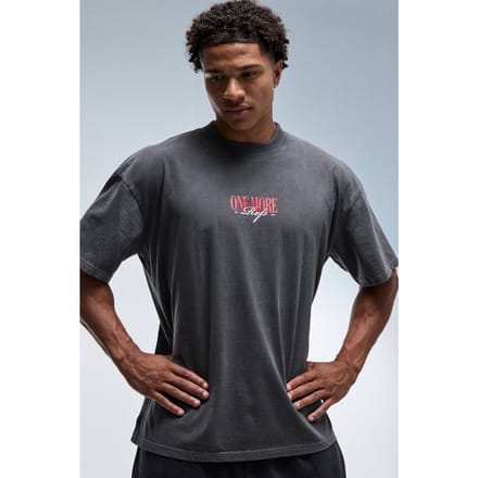 One More Rep Script Front Oversized Washed T-shirt Met Verlengde Hals | Black | Size XL