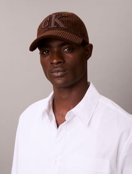 Calvin Klein Felt Monogram Patch Cap Chocolate Martini Taglia: OS | Cappelli Outlet | Uomo | Marrone