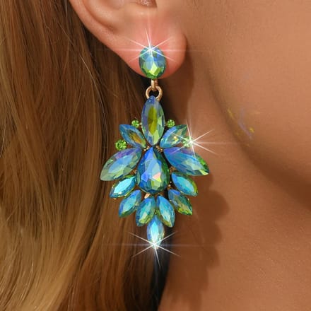 Design de fleur diamant géométrique avec des boucles d'oreilles multi-super scintillantes à porter brown