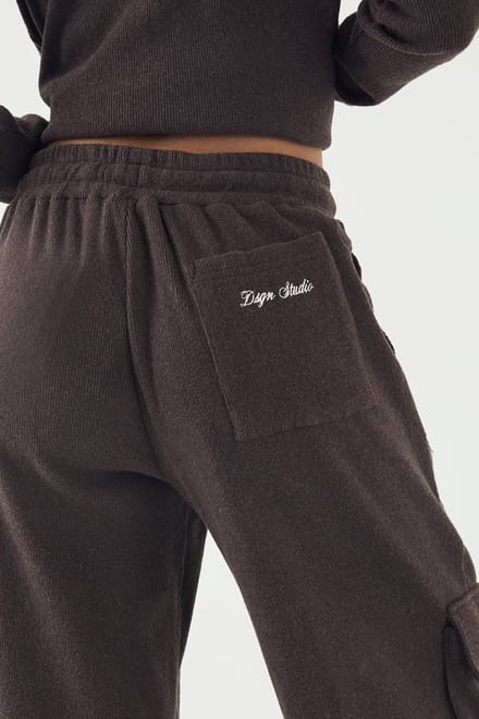 Dames DSGN Studio Geborstelde Rib Cargo Jogger | Chocolate | Maat: Small