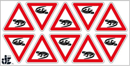 Pas op overstekende salamanders sticker | 5 cm - 10 stuks per vel