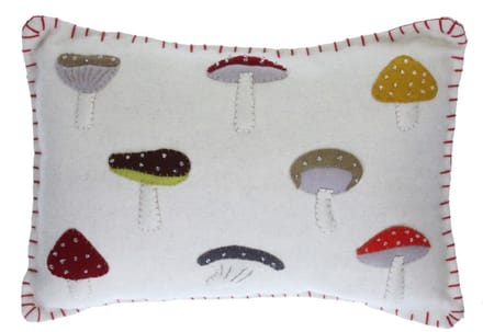 Kussen paddestoelen multi.klr, vilt incl. vulling 25x5x20cm