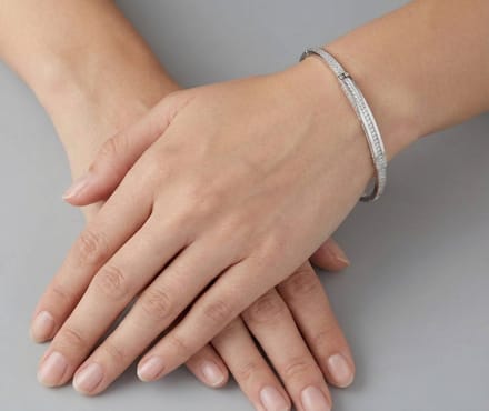 Wit goud bangle met zirkonia