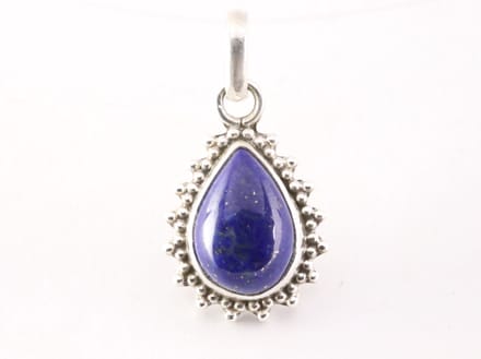 Fijne bewerkte druppelvormige zilveren hanger met lapis lazuli