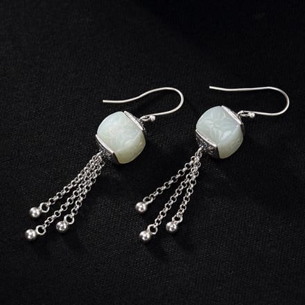 Design Indépendant Style Rétro Incrusté Motif de Jade Blanc Hetian Pompons Pour Boucles d'Oreilles Haut de Gamme pour Dames Bijoux Élégants gray