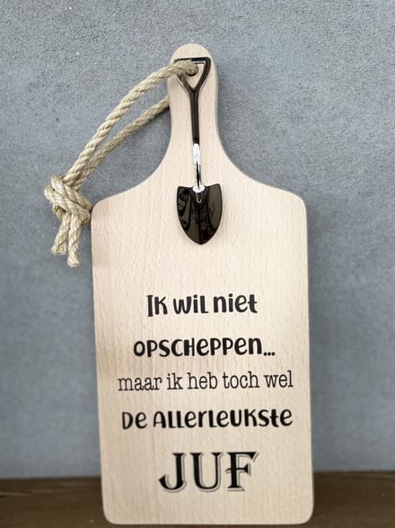 Creaties van Hier - Serveerplankje met Lepeltje - Juf - Einde Schooljaar - 35 cm - Hout - Metaal