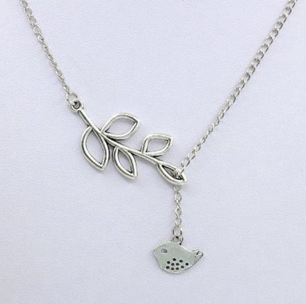 Ketting met hanger blad en vogeltje.