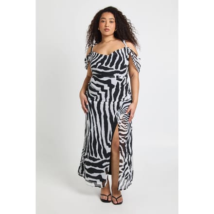 boohoo Dames Plus Zebraprint Chiffon Cold Shoulder Gerimpelde Zijkant Maxi Jurk | Zwart | Maat: 46