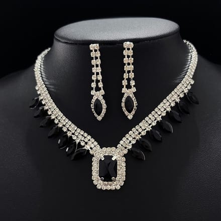 Accessoires de mariée Collier Boucles d'oreilles Ensemble de bijoux Ensemble de robe de banquet Chaîne Mode Accessoires de tempérament polyvalents noir