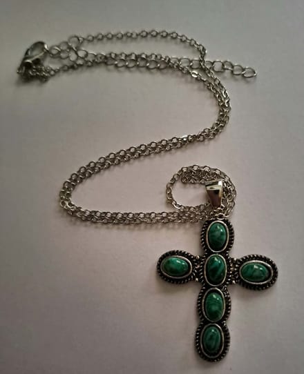 Ketting met groen kruis | Ketting | Kruis | Geloof