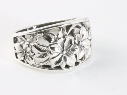 Opengewerkte zilveren ring met bloemen - maat 19