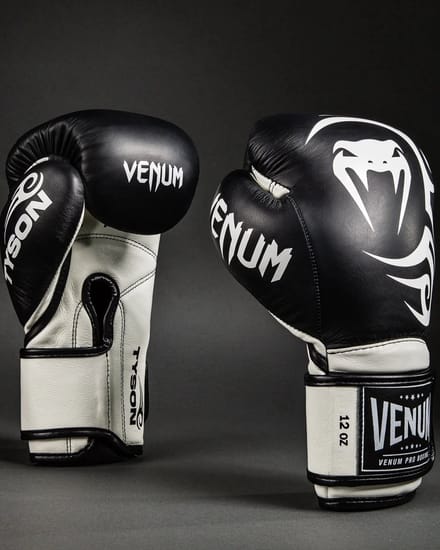 Venum Giant 2.0 Mike Tyson Pro Bokshandschoenen Diepzwart Optisch Wit - 12 OZ