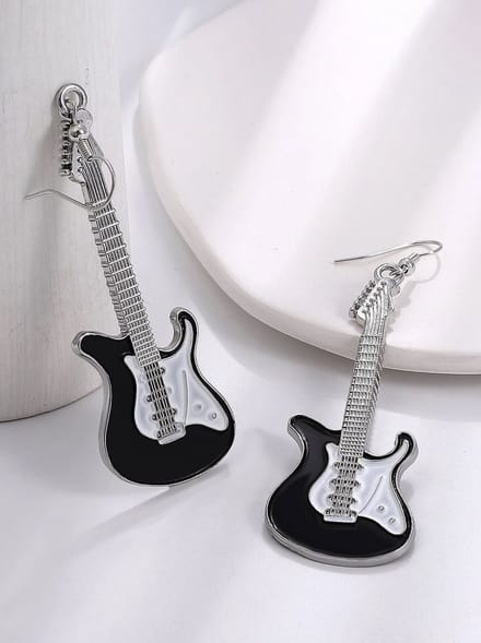 oorbellen gitaar zwart wit