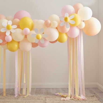 Ballonnenslinger madeliefjes met 70 ballonnen