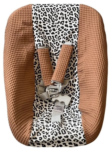 Stokke newborn hoes camel wit panter