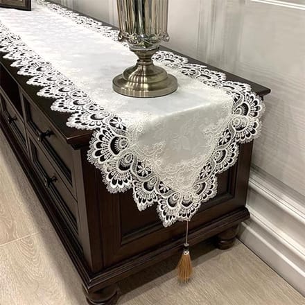 Chemin de table en dentelle Décoration Housse de table TV brodée avec pompon et franges Drapeau de commode Chiffon anti-poussière Décoration pour la maison S 40x100cm