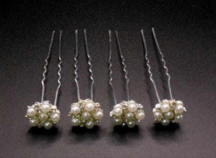 Haarpinnen 6 kleine parels met strass set van 4 stuks.