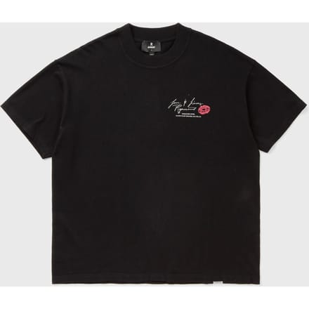 LOVE AND KISSES TSHIRT
