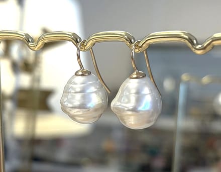 Barok parel oorbellen roomwit/goud